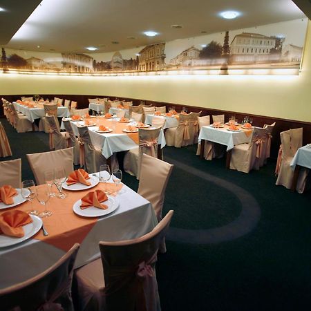 Hotel Savus 슬라본스키브로드 외부 사진