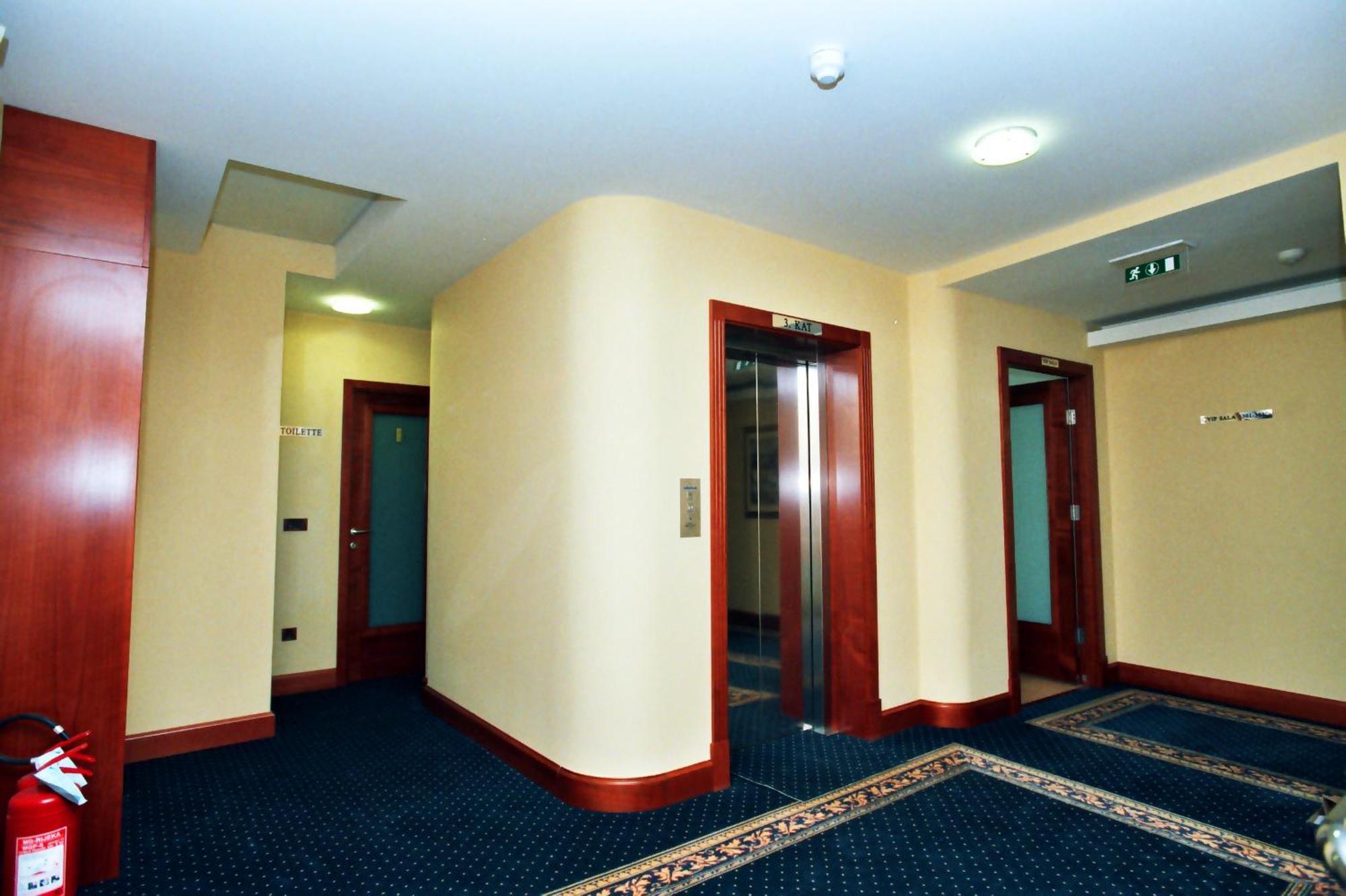 Hotel Savus 슬라본스키브로드 외부 사진