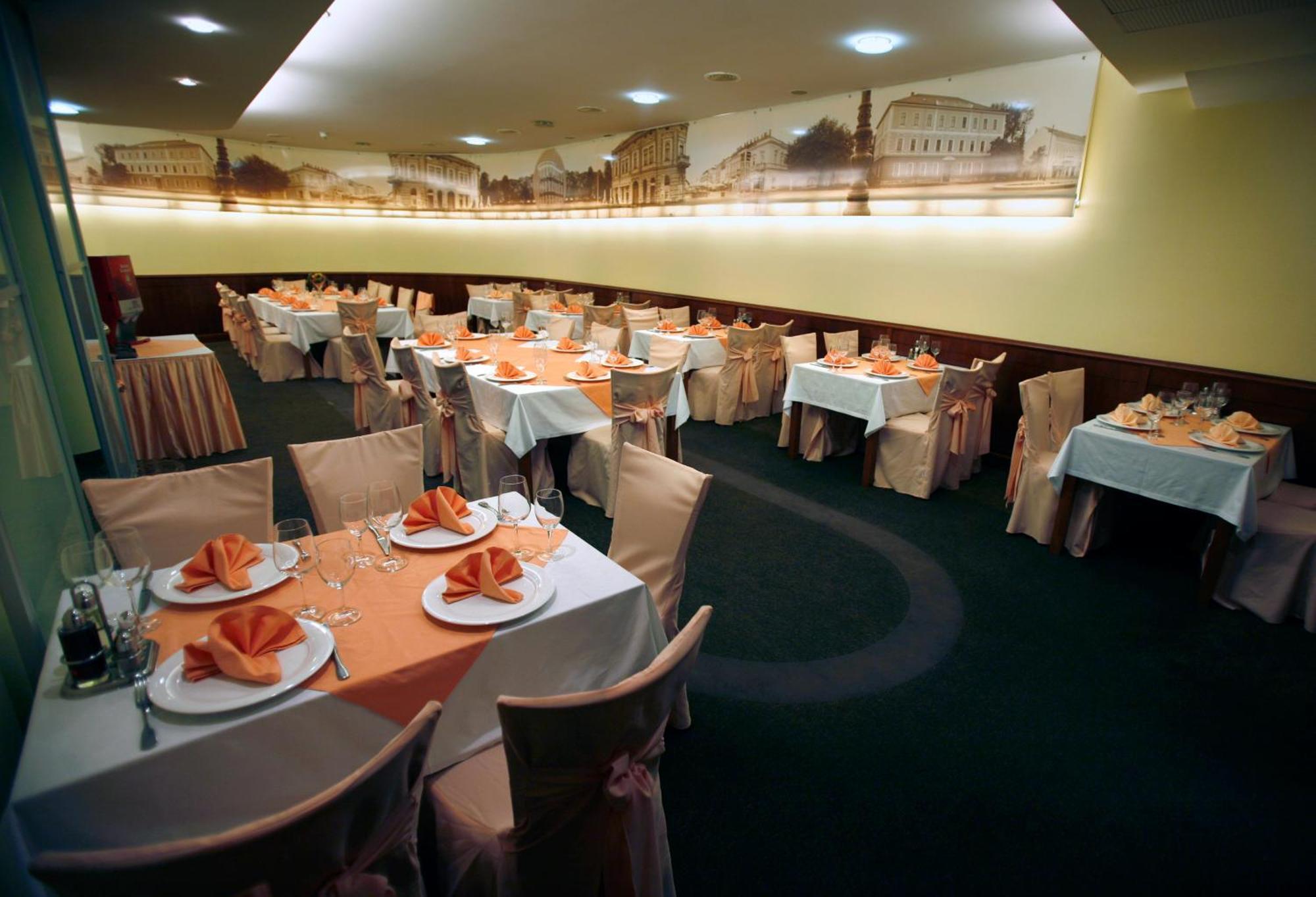Hotel Savus 슬라본스키브로드 외부 사진