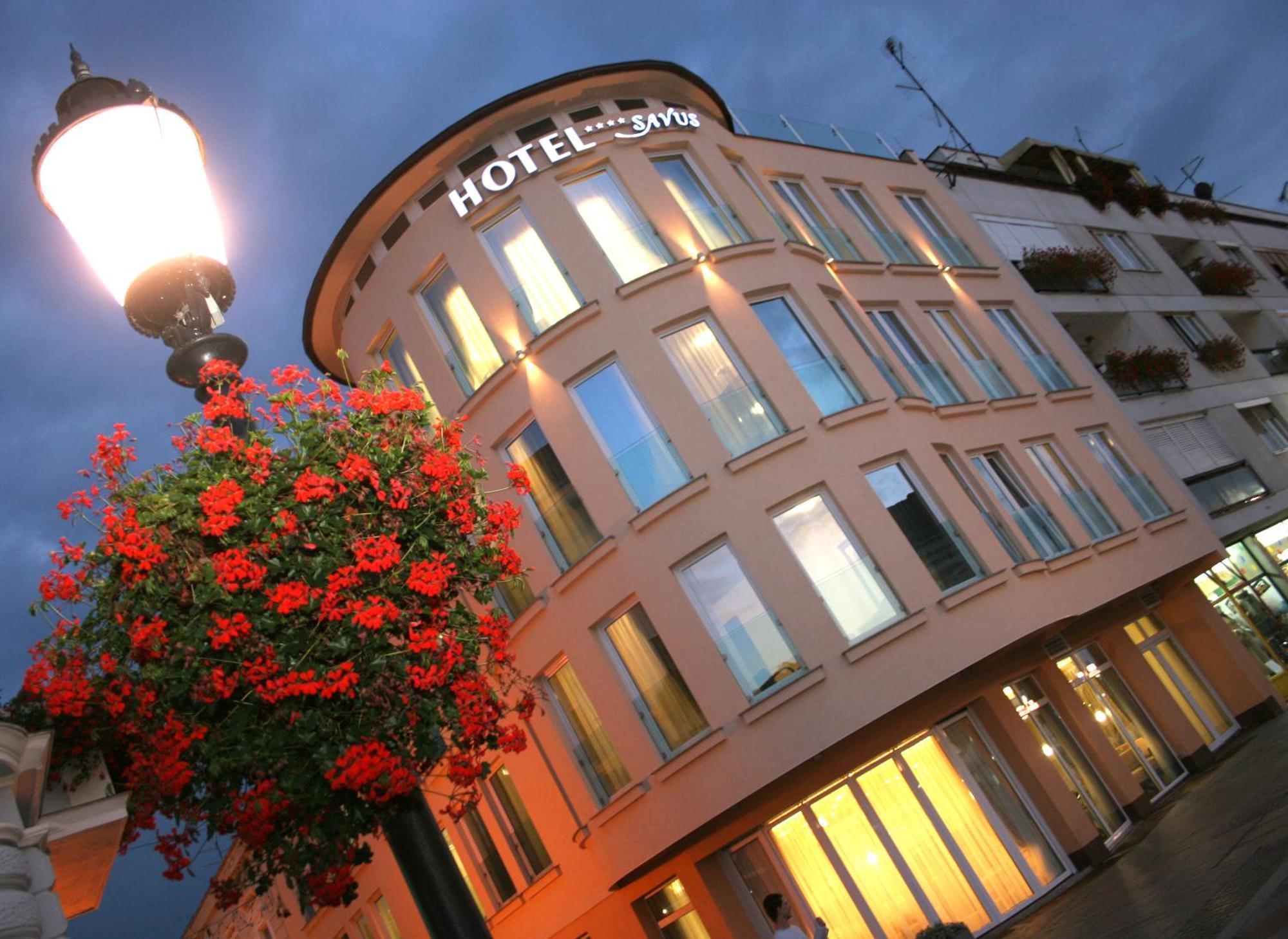 Hotel Savus 슬라본스키브로드 외부 사진