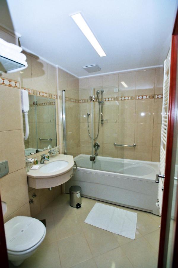 Hotel Savus 슬라본스키브로드 객실 사진