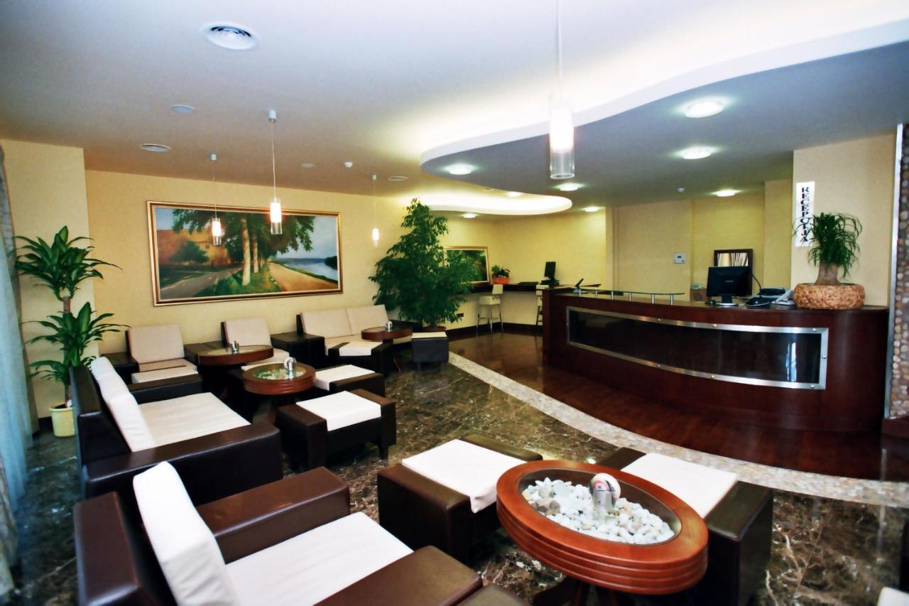 Hotel Savus 슬라본스키브로드 외부 사진