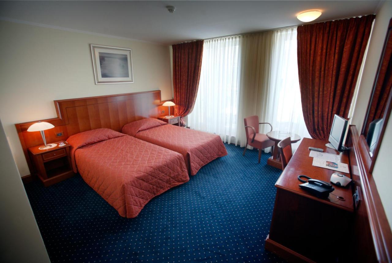 Hotel Savus 슬라본스키브로드 외부 사진