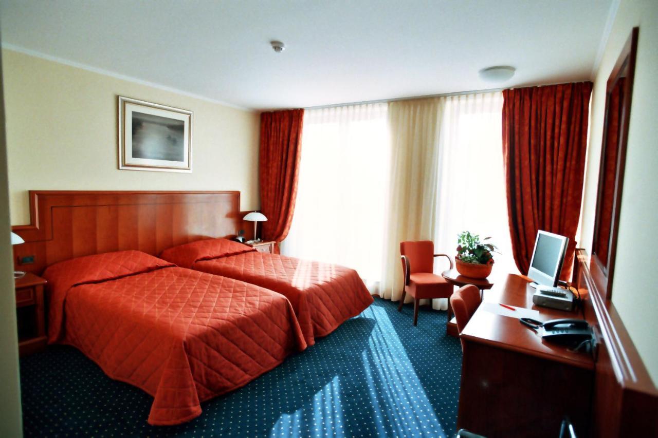 Hotel Savus 슬라본스키브로드 객실 사진